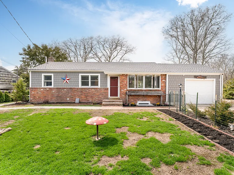 8 Flocee Ln — Photo 1
