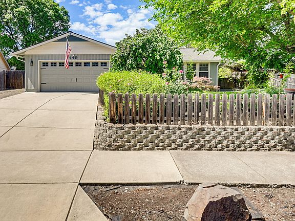 4th image of 449 Teakwood Dr