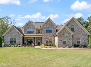 104 Rosewood Dr, Senatobia, MS 38668