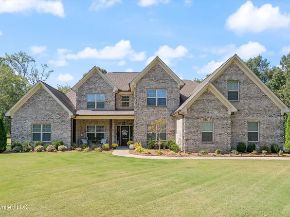 104 Rosewood Dr, Senatobia, MS 38668