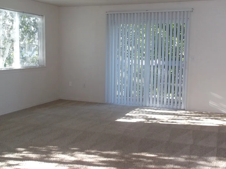 167-Triple Crown Apts — Photo 25