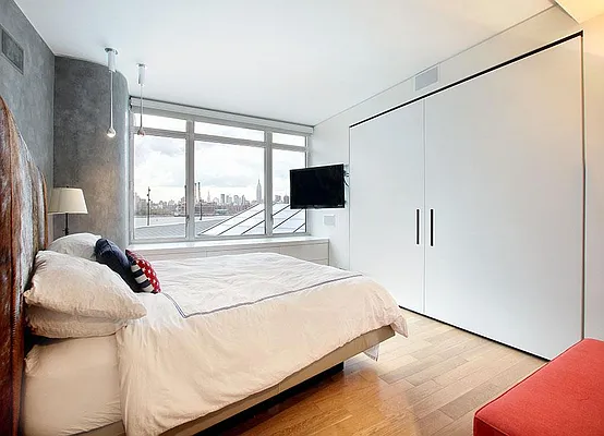 Sold by Warburg | media 1