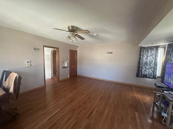 4th image of 716 Woodlawn Ave