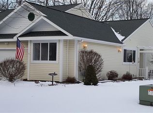 107 Timber Ridge Dr, Camillus, NY 13031