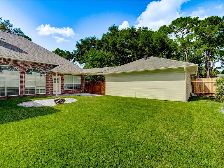 8803 Memorial Creek Dr — Photo 49