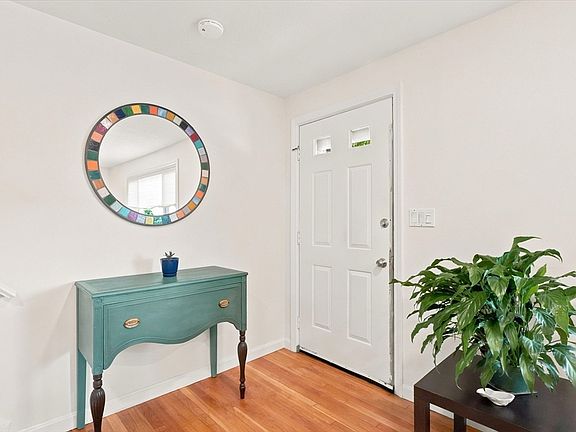 5th image of 633 E Merrimack St #633
