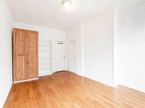 5th image of 113 Graham Ave APT 2R