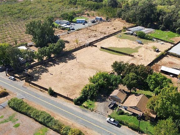 3rd image of 5816 Pacific Heights Rd