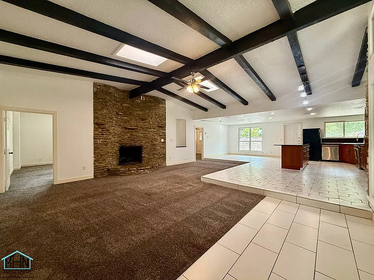 100 Bluet Ln — Photo 6