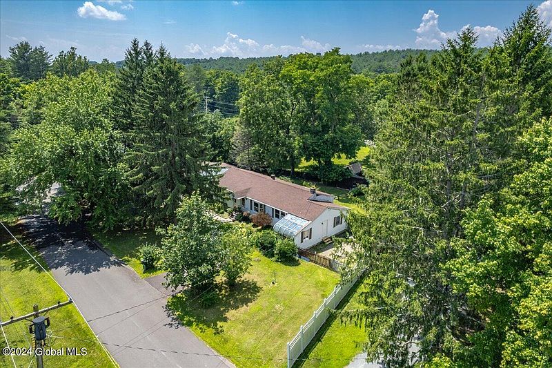 3rd image of 11 Maple View Avenue
