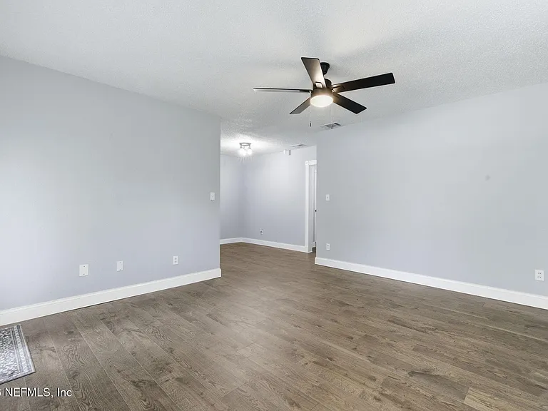 1712 Dibble Cir W — Photo 21