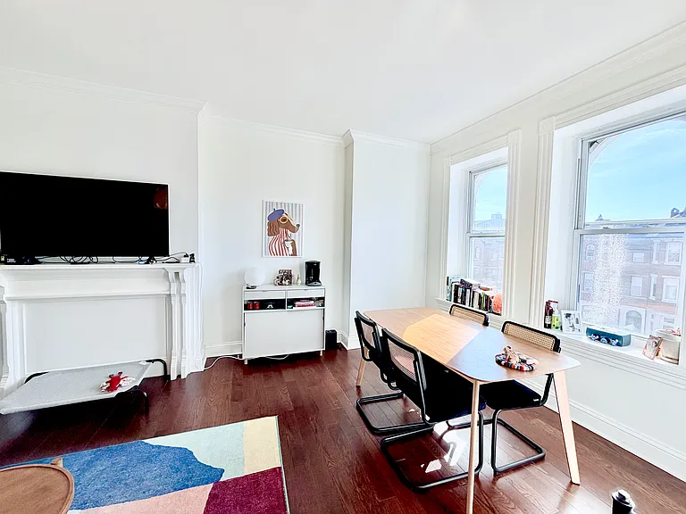 2700 Saint Paul St #3 — Photo 2