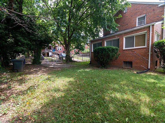Fenced side yard