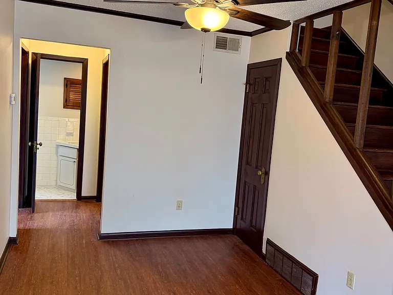 211 S Idlewild St — Photo 7