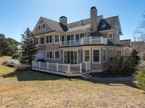 11 Vineyard Reach #11, Mashpee, MA 02649