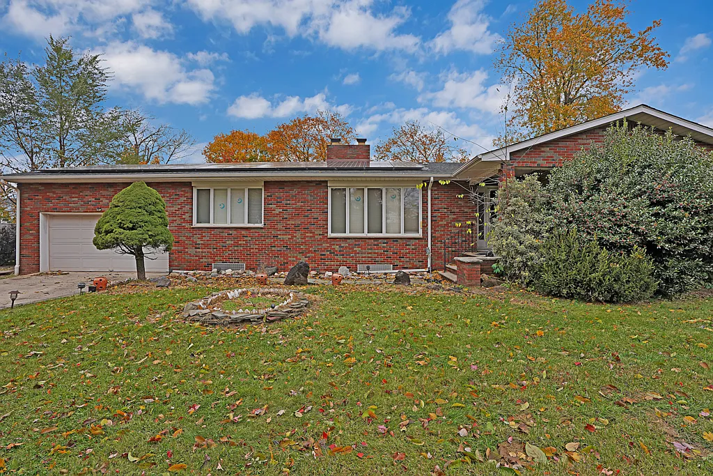 3 bed, 1560 sqft, $3,700 — Photo 1