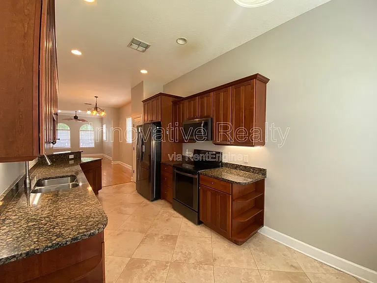 332 E Kaley St — Photo 7