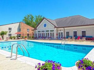 1071 Byron Ln APT 2, Elgin, IL 60123