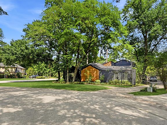 3rd image of 2701 Crossvine Cir