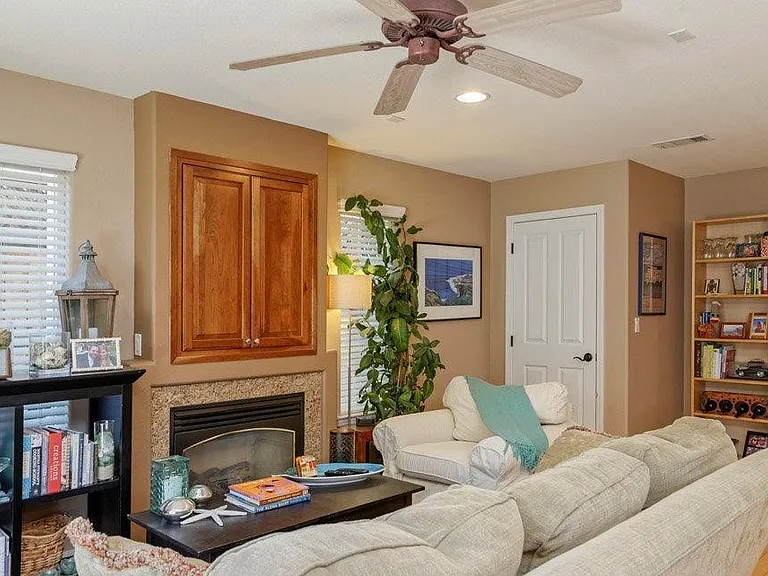 979 La Costa Ct — Photo 3