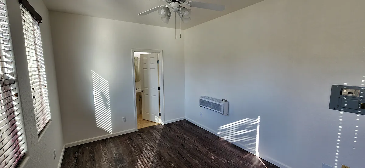 Building Photo - 426 Meadow Creek Dr