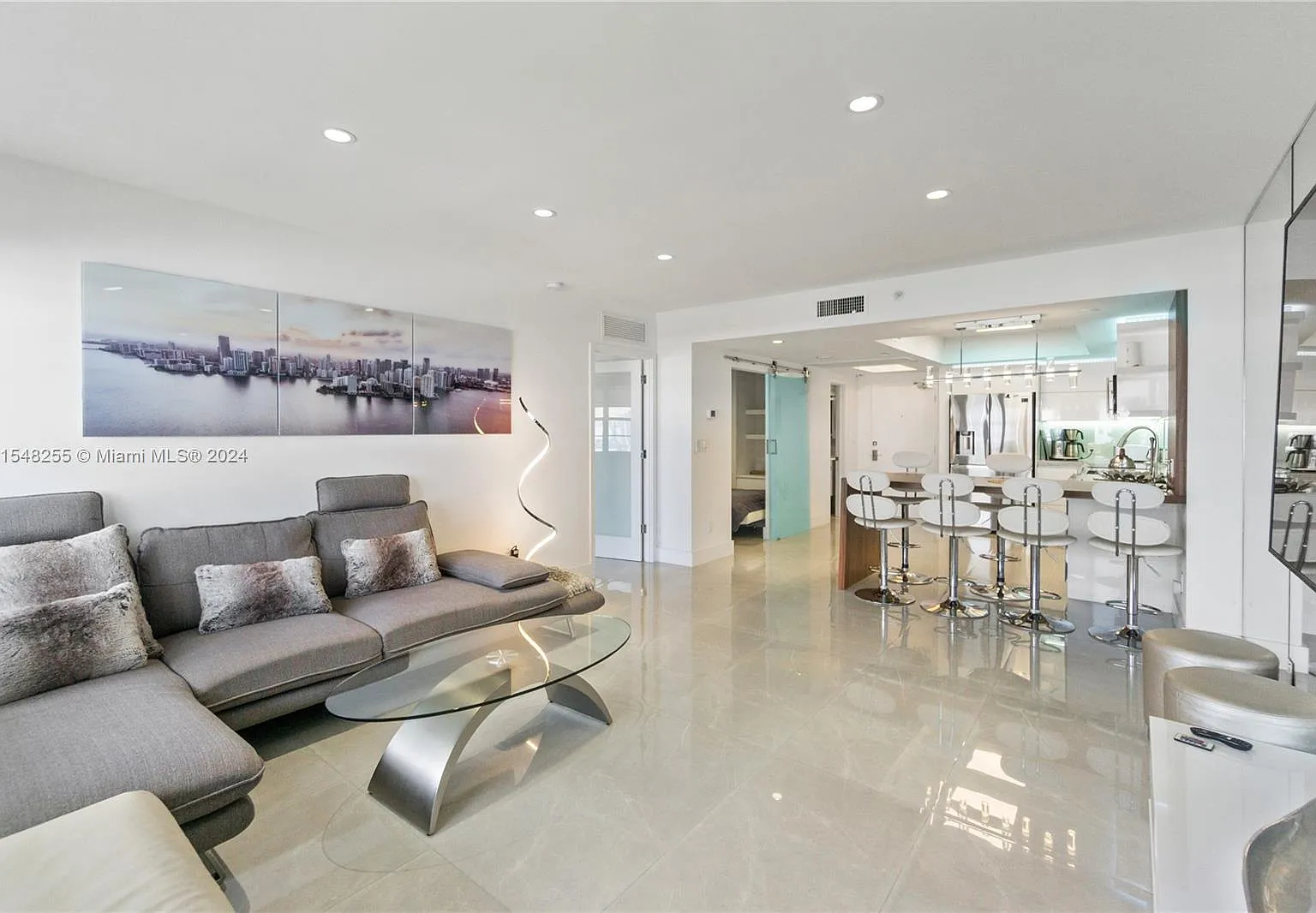 The Decoplage Condo — Photo 3