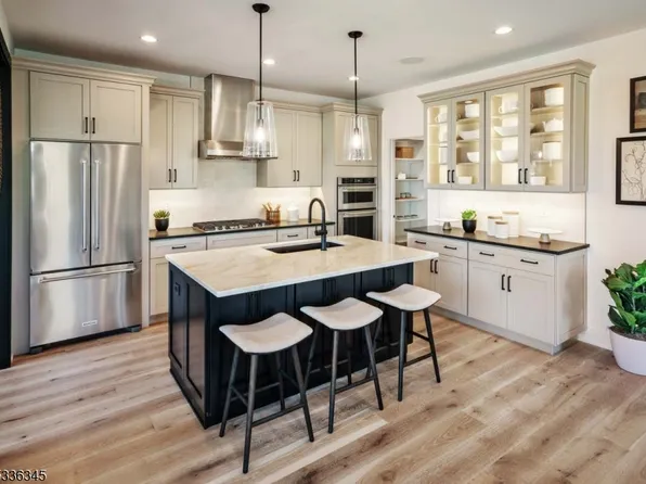 4 Blackmoor Ln, Randolph Twp., NJ 07869