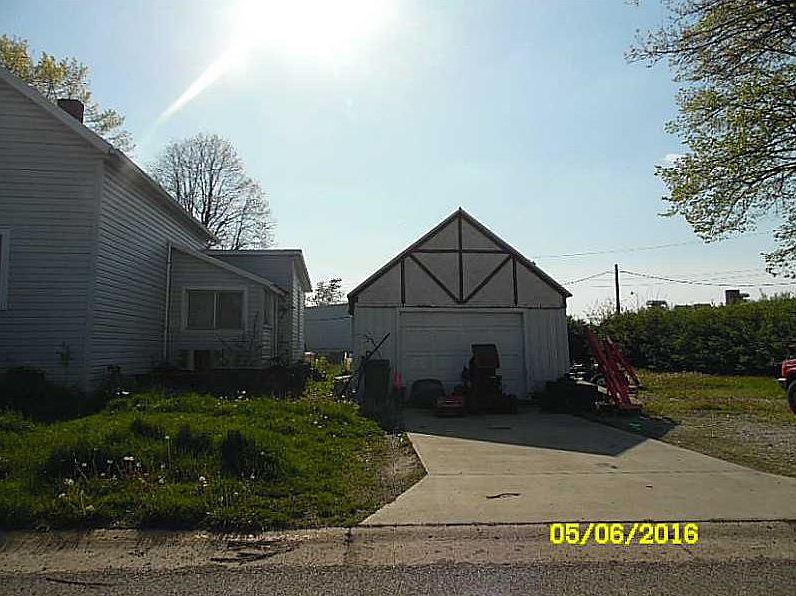 2nd image of 105 Hickory St