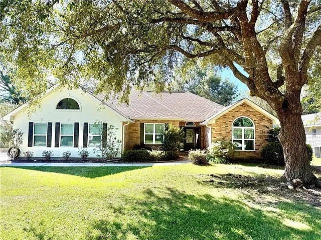 3 bed, 2.0 bath, 1700 sqft, $2,000 — Photo 1