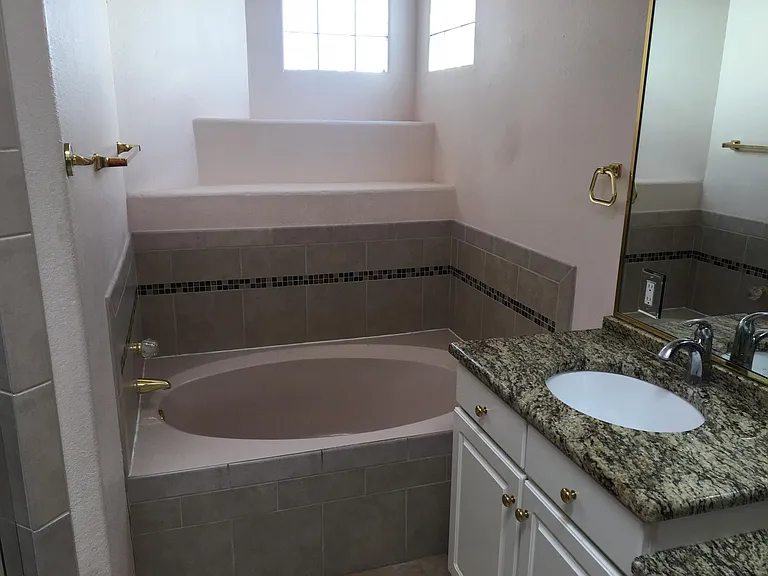 11904 Summertree Rd NE — Photo 21