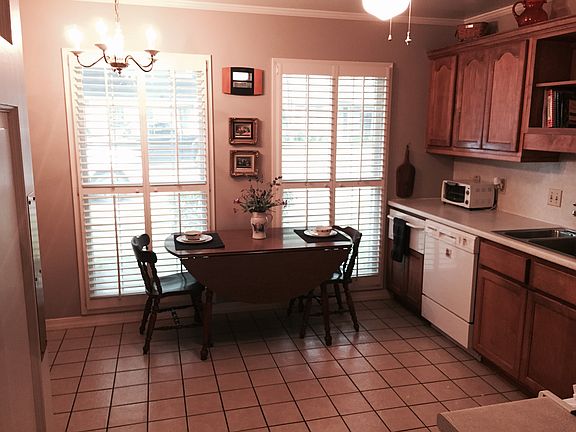 Large eat-in kitchen