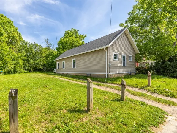 420 Maple St, Rochester, NY 14611
