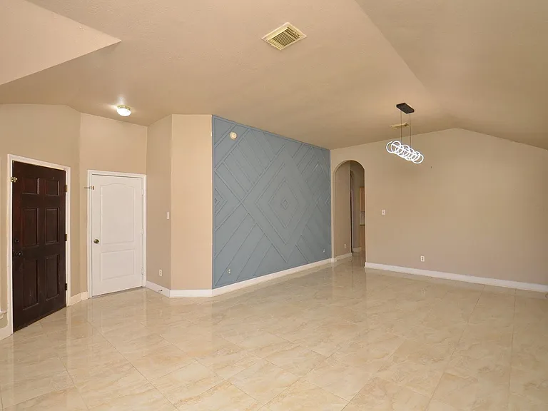 4510 Regal Dr — Photo 4