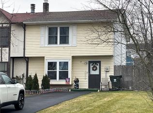 24 Black Stallion Ct, Middletown, NY 10940