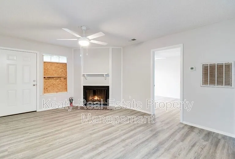 107 Meudon St #D — Photo 2