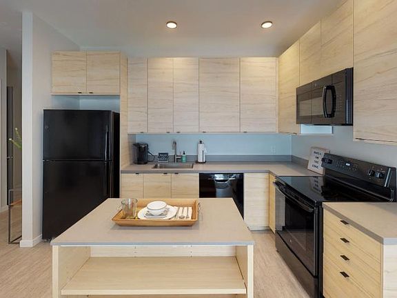 4th image of 601 E Vine St #313