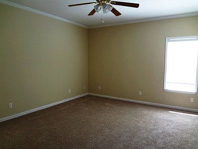 Master BR w/walk in closet