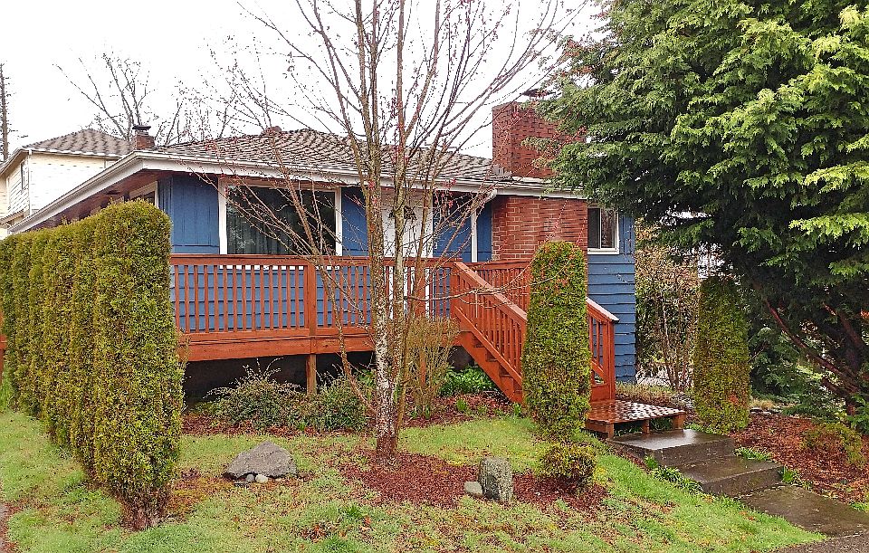 Main entrance & deck