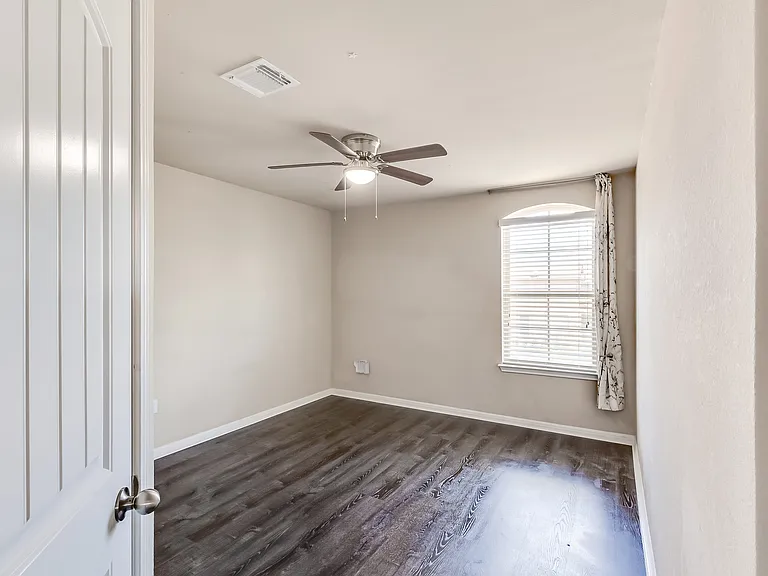 1549 Hamiltons Way — Photo 18