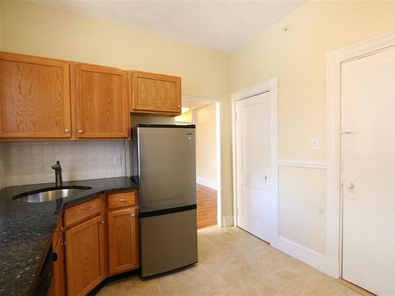 2nd image of 75 Hancock St APT 6