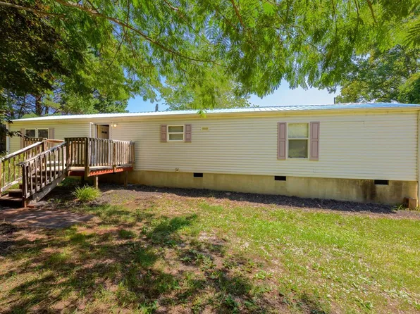 1686 Blackwater Rd, Evington, VA 24550