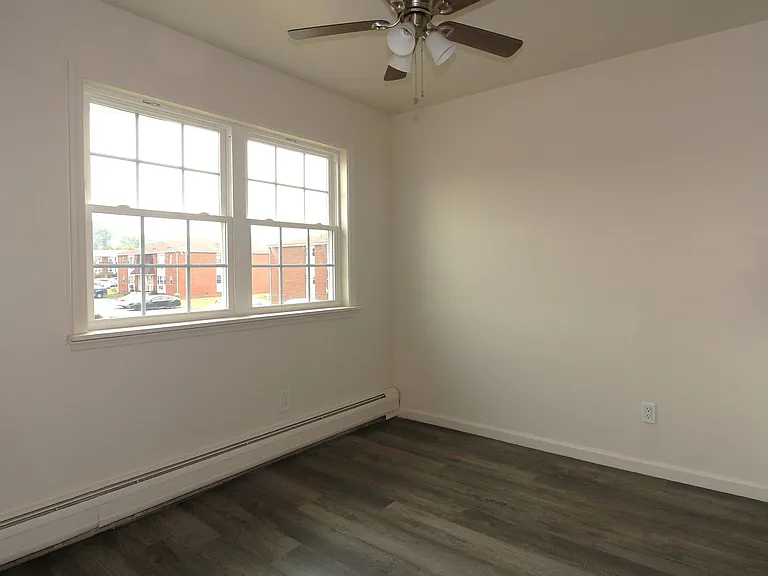 Stevens Manor Apartments — Photo 21