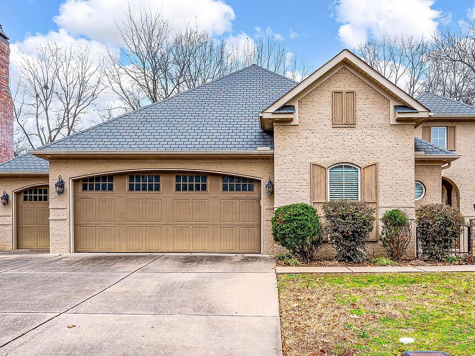 1st image of 945 Chapel Hill Dr