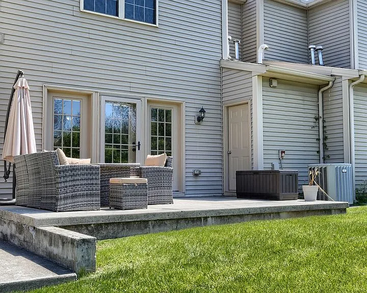 690 Stoverdale Rd — Photo 32