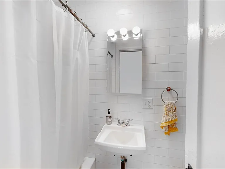 397 Beacon St #4R — Photo 7