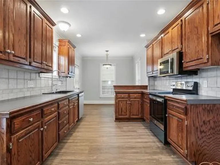 810 W Truman Rd — Photo 19