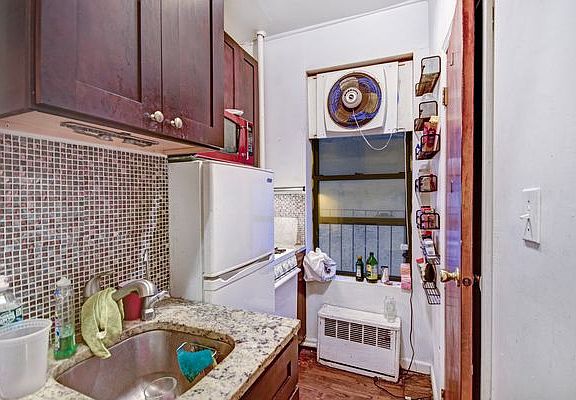 5th image of 416 E 71st St #13