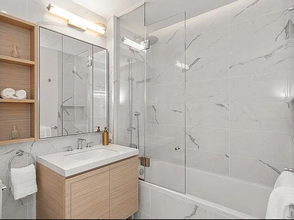 5th image of 250 E 83rd St #Penthouse 3a