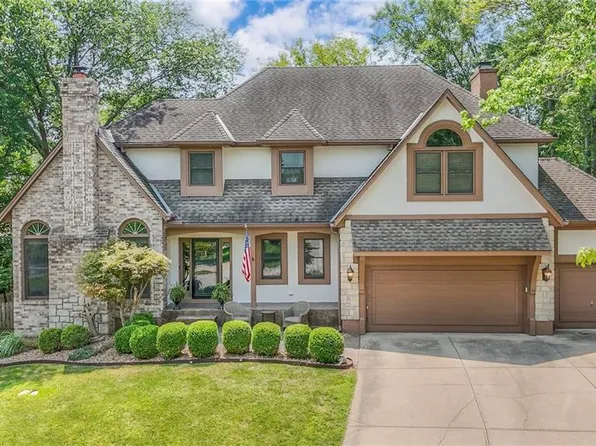 248 SW Winterpark Cir, Lees Summit, MO 64081