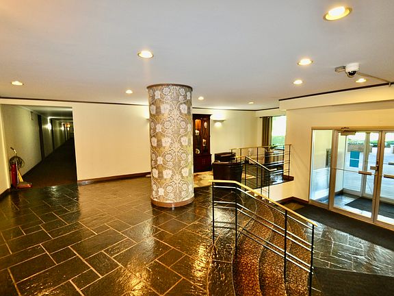 3rd image of 6833 N Kedzie Ave APT 205